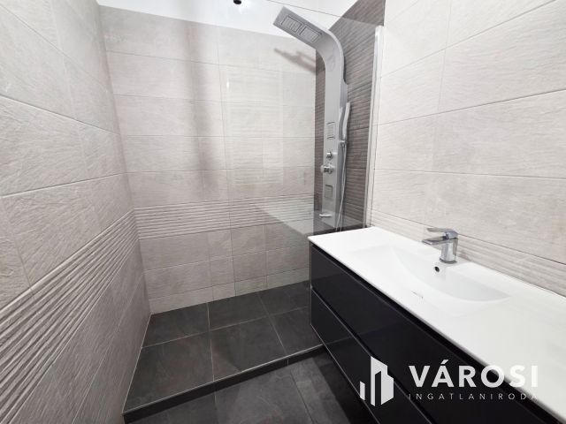 Panorámás butik lakás Bomba helyen