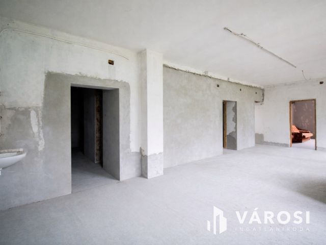 Modern elrendezés, jó ár Nagyszénáson