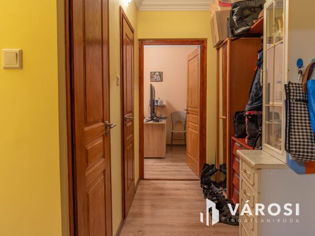 Igényes 2 szobás panel lakás a belváros közelében