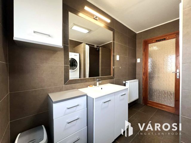 Otthonos tégla családi ház, nappali +3 szoba