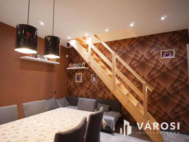 108 m²-es különleges otthon saját udvarral