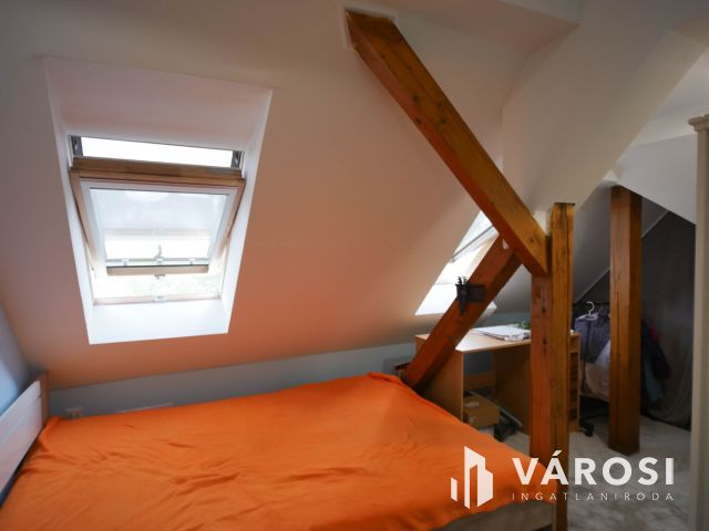 108 m²-es különleges otthon saját udvarral