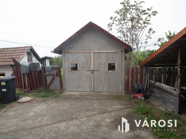 Sarkad fő utcáján két szobás családi ház eladó