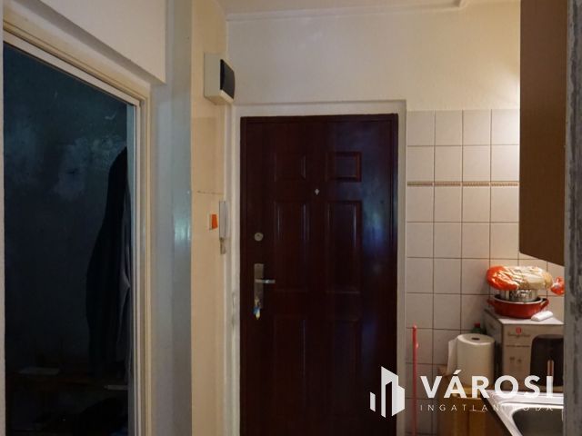 1,5 szobás panellakás a belvárosban