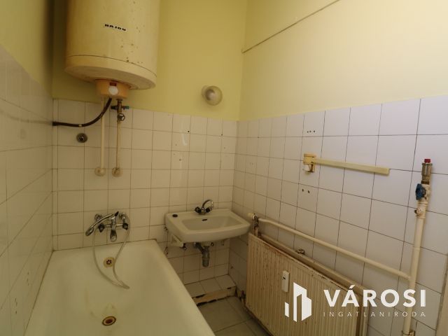 Csorna központjában téglalakás