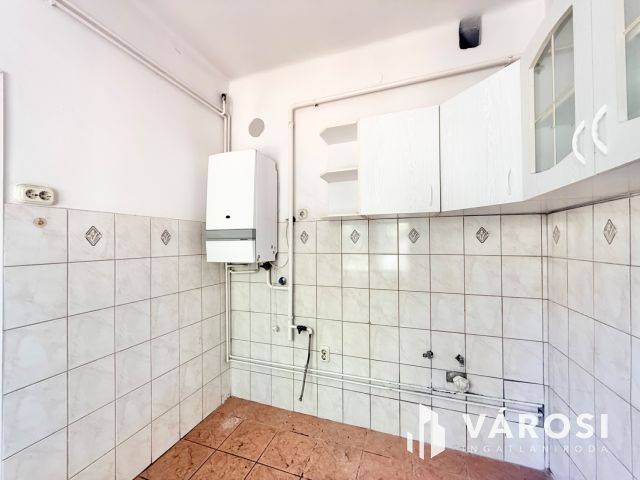 Erkélyes, 1. emeleti garzonlakás (30m²) M3 metróvonalon