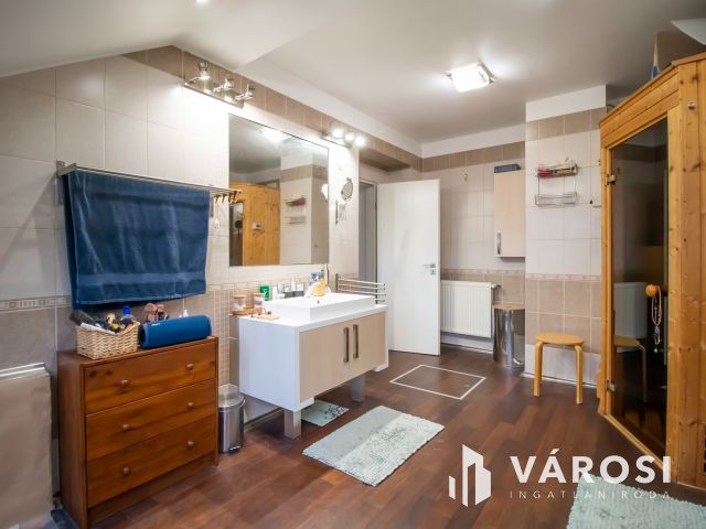 Igényes, belvárosi, 5 szobás lakás