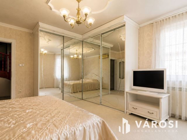 Privát élettér és wellnes-Exkluziv ház a Magdolnavölgyben
