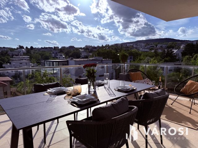 Penthouse lakás Madárhegyen!