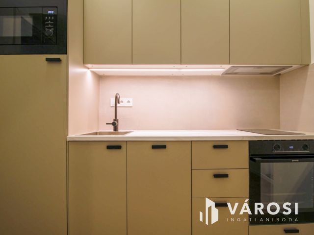 Modern galériás lakás kiadó Budapest szívében