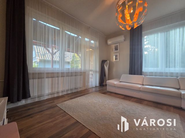 170 m²-es városi villa saját parkkal – a Károlyi telepen